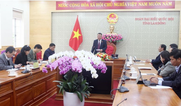 Các đại biểu tham dự phiên chất vấn tại phiên họp thứ 14 của Ủy ban Thường vụ Quốc hội tại điểm cầu  đoàn ĐBQH tỉnh Lâm Đồng